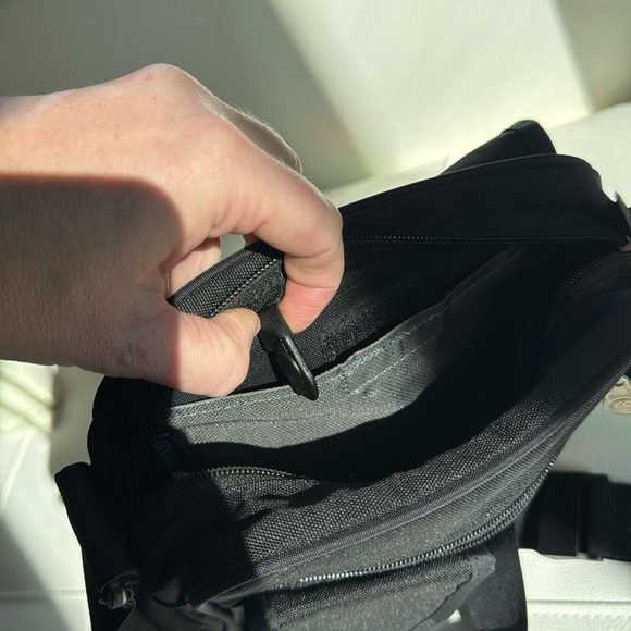 Vaude cross body bag, multi pocket, secure, small adjustable - Picture 9 of 11